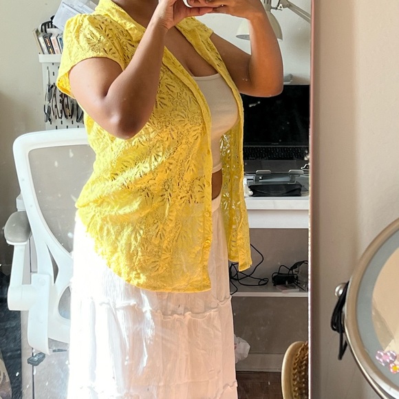 lemon yellow short sleeve floral lace button up/ cover🌟 - Picture 8 of 9